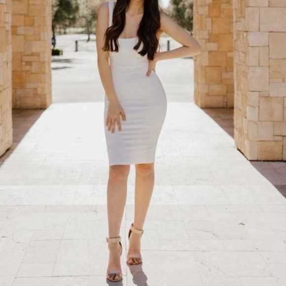 Selfie Leslie ANECDOTE U-NECKLINE KNEE LENGTH DRESS WHITE - Picture 5 of 12